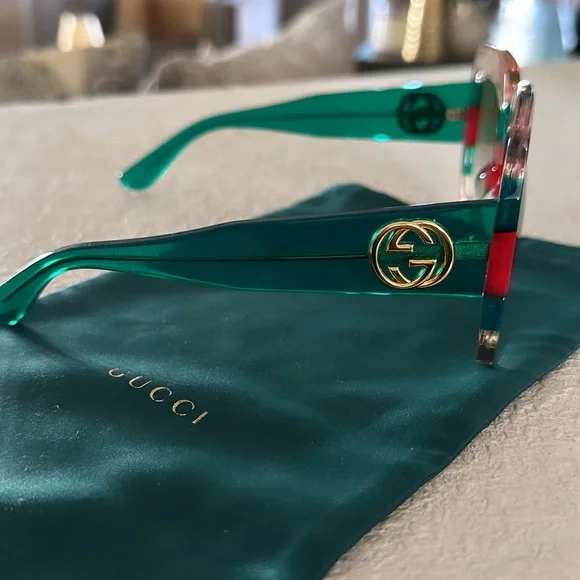 Gucci oversized size sunglasses
